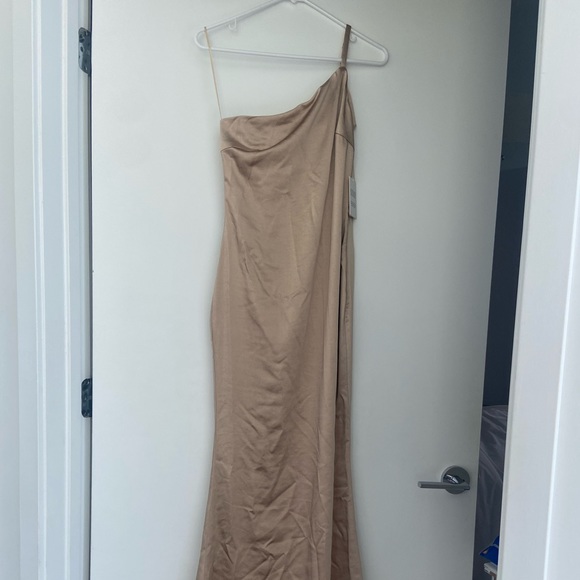 Pretty Lavish Champagne Bridesmaid Amelia Maxi Matte Bronze NWT - Picture 3 of 4